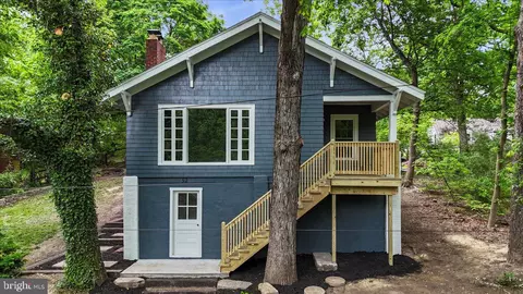 52 Hageman St, Berkeley Springs, WV 25411
