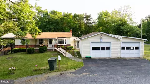 555 Honeycrest Dr, Berkeley Springs, WV 25411