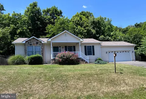205 Southridge Dr, Berkeley Springs, WV 25411
