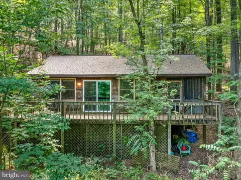 1414 Briary Bottom Ln, Great Cacapon, WV 25422
