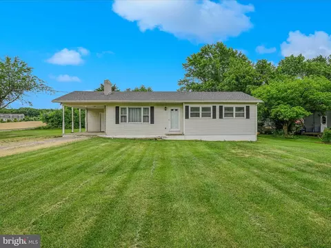 6073 Valley Rd, Berkeley Springs, WV 25411