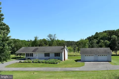 197 Old Mill Manor Dr, Berkeley Springs, WV 25411