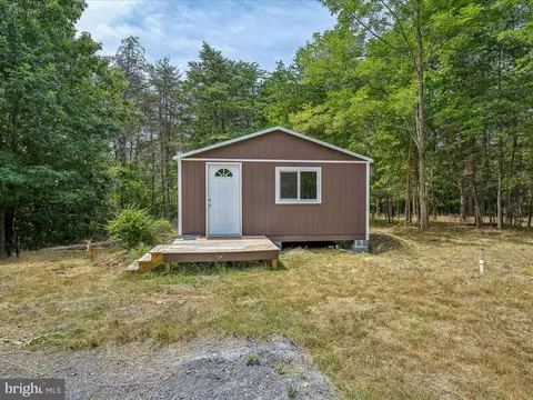 15 Clear Spg, Berkeley Springs, WV 25411