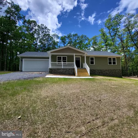 464 Longview Dr, Berkeley Springs, WV 25411