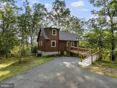 380 Horizon Ln, Berkeley Springs, WV 25411
