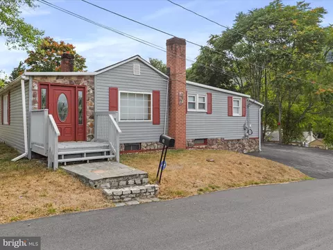 42 Roosevelt St, Berkeley Springs, WV 25411