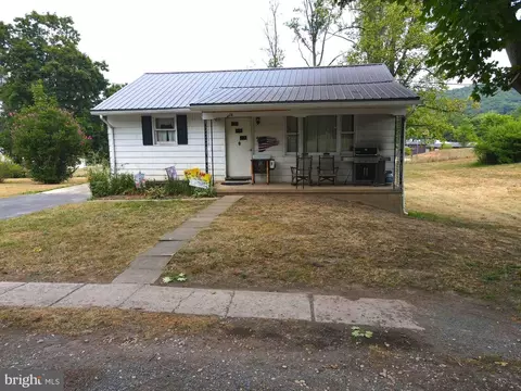 545 Winchester St, Paw Paw, WV 25434