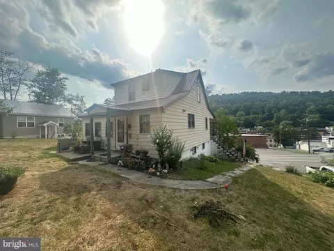725 S Washington St, Berkeley Springs, WV 25411