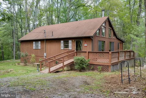 9 Hill Top Rd, Great Cacapon, WV 25422