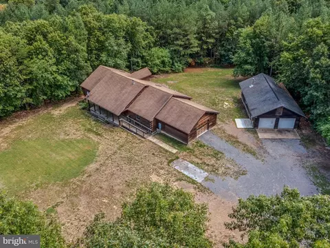 3804 Pious Ridge Rd, Berkeley Springs, WV 25411