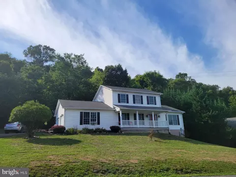 215 Southridge Dr, Berkeley Springs, WV 25411