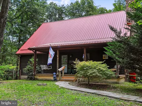 332 Deerwood Ln, Berkeley Springs, WV 25411