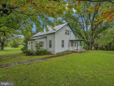 9797 Winchester Grade Rd, Berkeley Springs, WV 25411