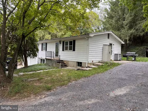 206 N Green St, Berkeley Springs, WV 25411