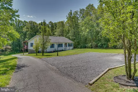71 Mawani Village Ct, Berkeley Springs, WV 25411