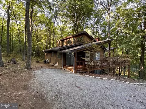 112 Mountainside Rd, Berkeley Springs, WV 25411