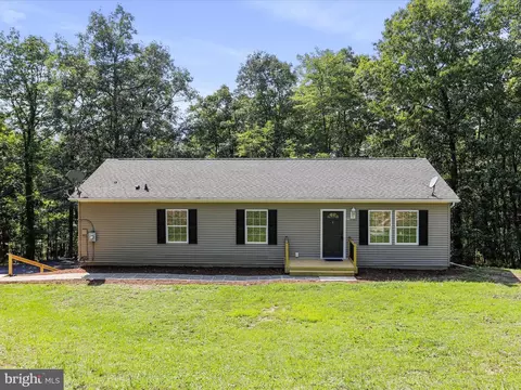 424 Clements Mountain Ln, Berkeley Springs, WV 25411
