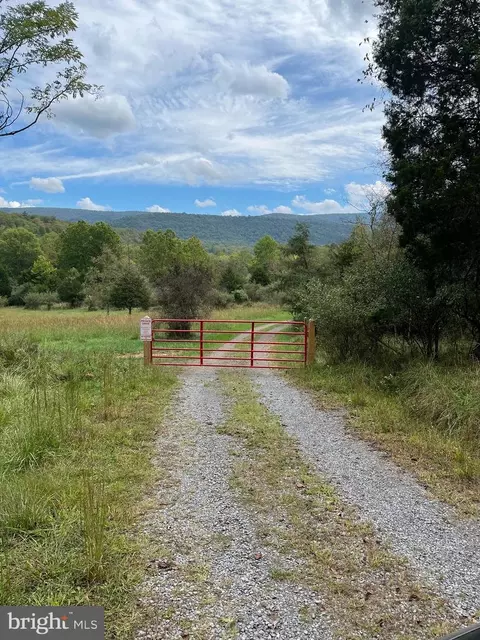 365 Rudolph Ln, Great Cacapon, WV 25422