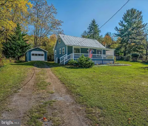 236 Harrison Ave, Berkeley Springs, WV 25411