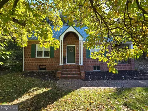 1945 Valley Rd, Berkeley Springs, WV 25411