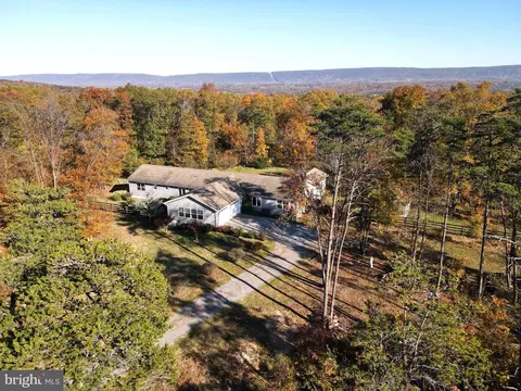 6 Soldier Trl, Berkeley Springs, WV 25411