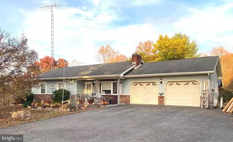 52 Cloverleaf Ct, Berkeley Springs, WV 25411