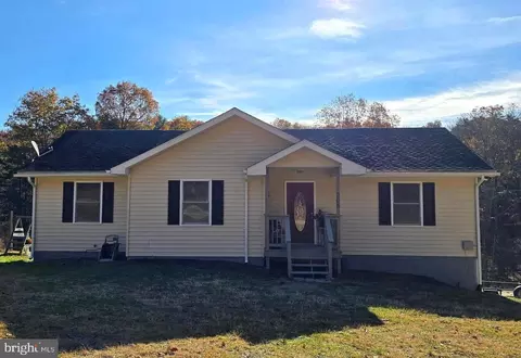 208 Otter Ln, Berkeley Springs, WV 25411