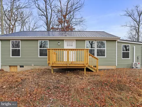 902 Wisteria Ln, Berkeley Springs, WV 25411