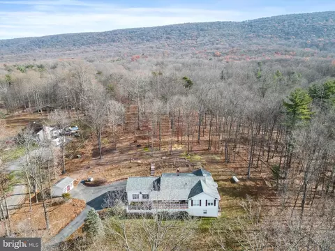 166 Tall Pines Ln, Berkeley Springs, WV 25411