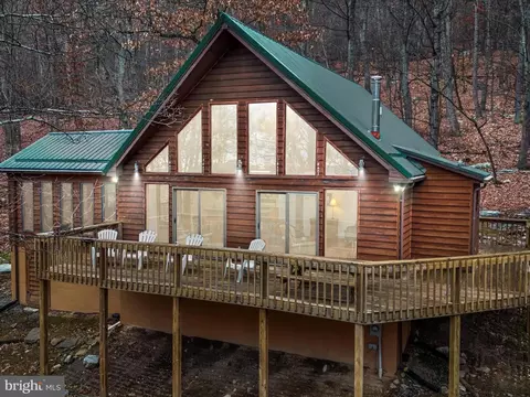 2035 Parkside Dr, Berkeley Springs, WV 25411