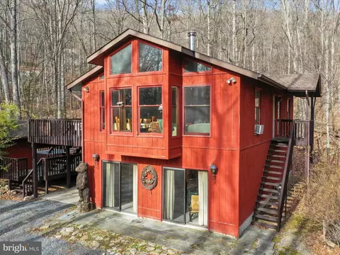 197 Dogwood Ln, Berkeley Springs, WV 25411