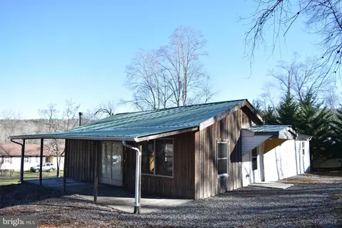 756 Oliver Ln, Great Cacapon, WV 25422