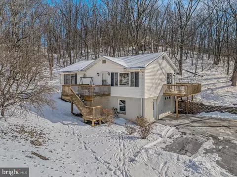 337 Independence St, Berkeley Springs, WV 25411