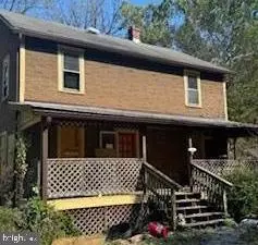 2083 Sir Johns Run Rd, Berkeley Springs, WV 25411