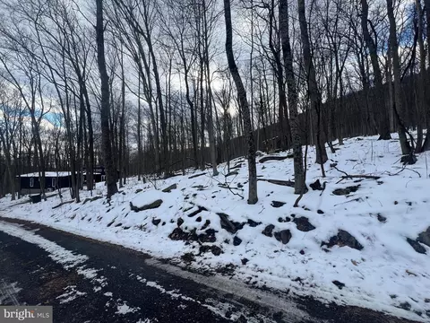 6 Whipporwill Way, Berkeley Springs, WV 25411