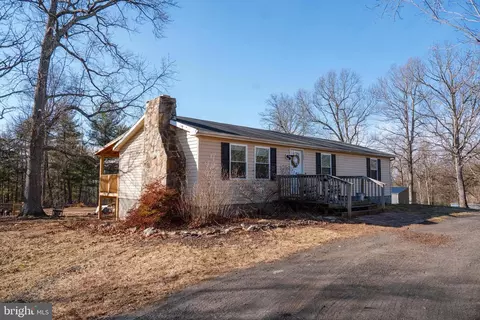 9484 River Rd, Hedgesville, WV 25427