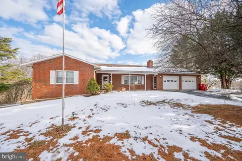 160 Morgan Ln, Berkeley Springs, WV 25411