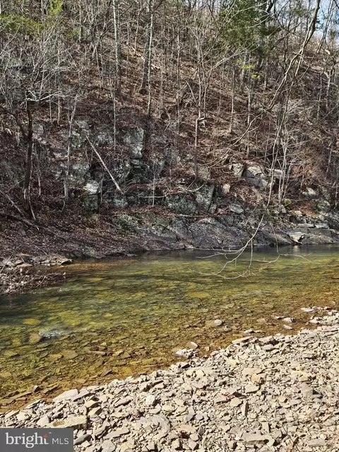 4718 Low Line Rd, Great Cacapon, WV 25422