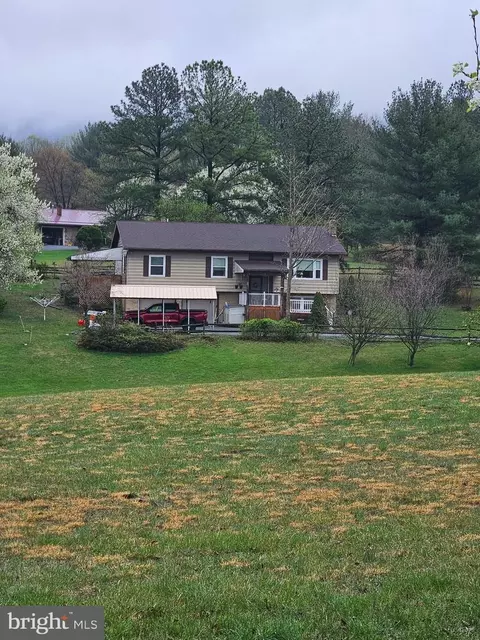 49 Hope Acres Dr, Berkeley Springs, WV 25411