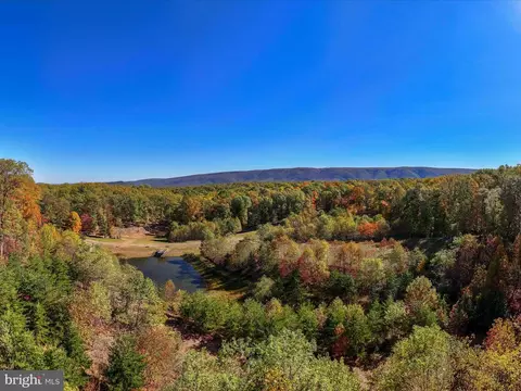 44 Cox Ln, Great Cacapon, WV 25422