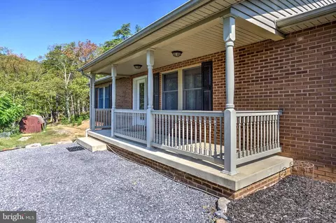 710 Breakaway Ln, Berkeley Springs, WV 25411
