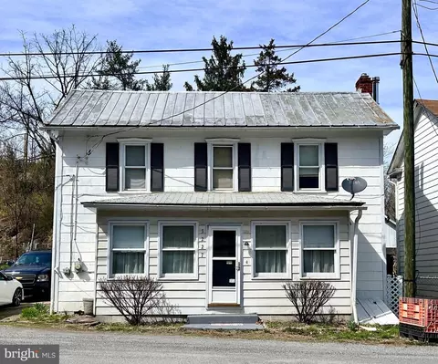 3227 Householder Rd, Hedgesville, WV 25427