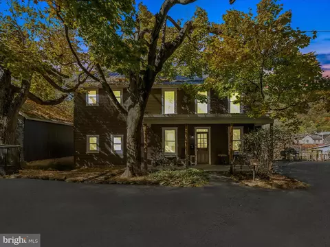 99 N Green St, Berkeley Springs, WV 25411
