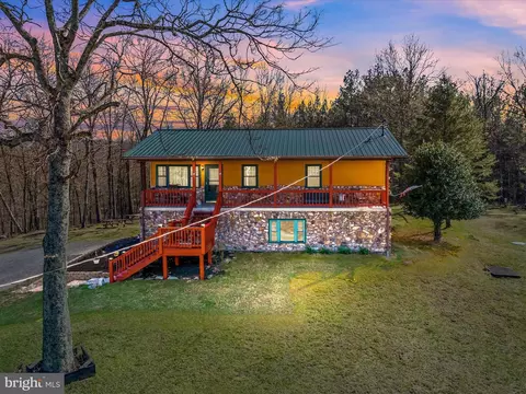128 Heavenly Acres Ln, Berkeley Springs, WV 25411