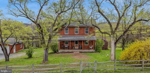 4232 Fairview Dr, Berkeley Springs, WV 25411