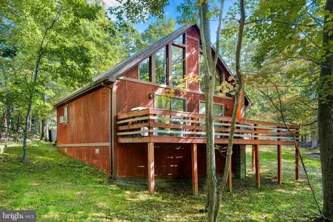 671 Plum Tree Ln, Berkeley Springs, WV 25411