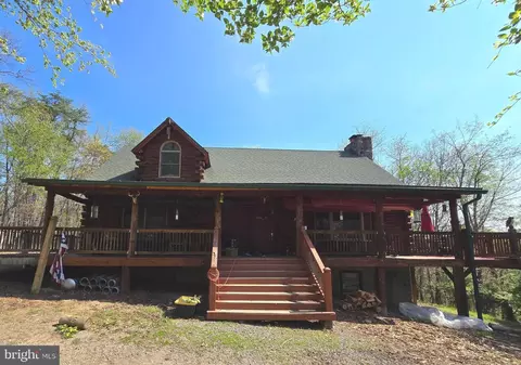 864 Choke Cherry Ln, Great Cacapon, WV 25422