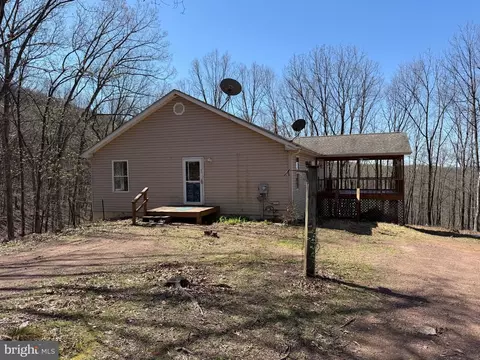 371 Chick Loon Ln, Great Cacapon, WV 25422