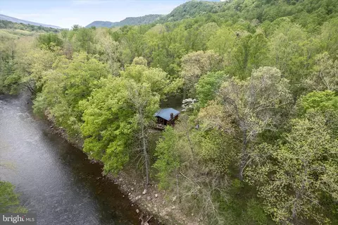 8 Dew Drop Ln, Great Cacapon, WV 25422