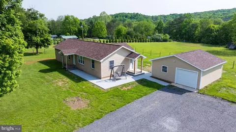 7021 Winchester Grade Rd, Berkeley Springs, WV 25411